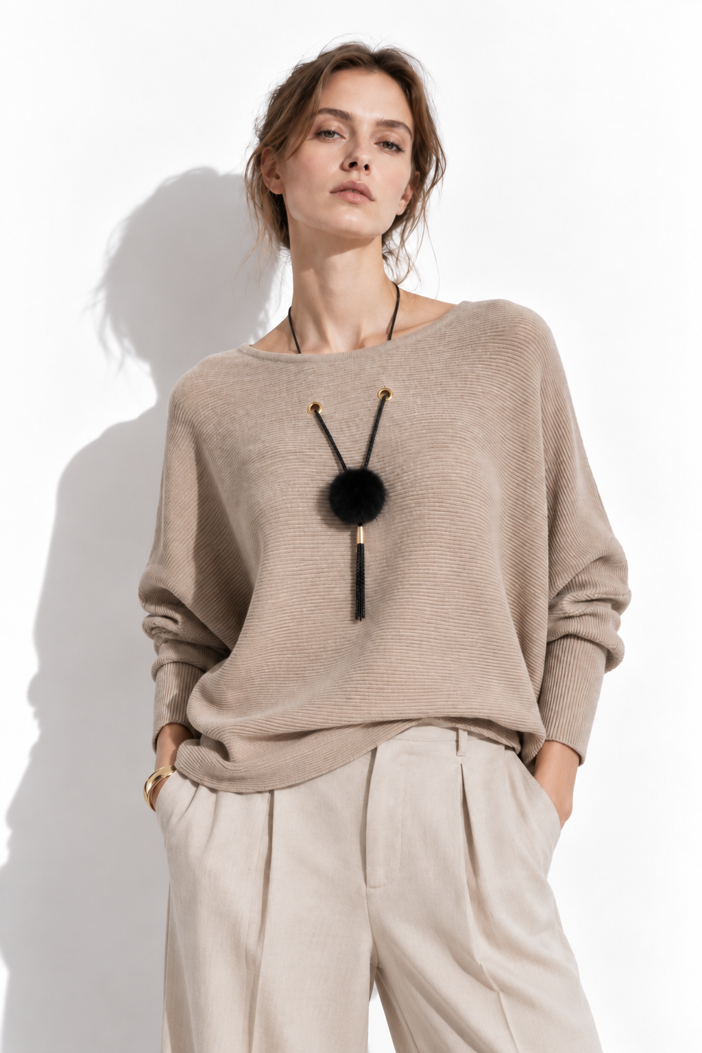 Maglia a Maniche Ampia con Collana Inclusa | Stile Casual