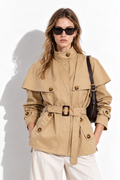 Cappotto Corto con Scollo Alto e Cintura | Stile Elegante