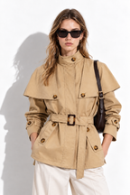 Cappotto Corto con Scollo Alto e Cintura | Stile Elegante