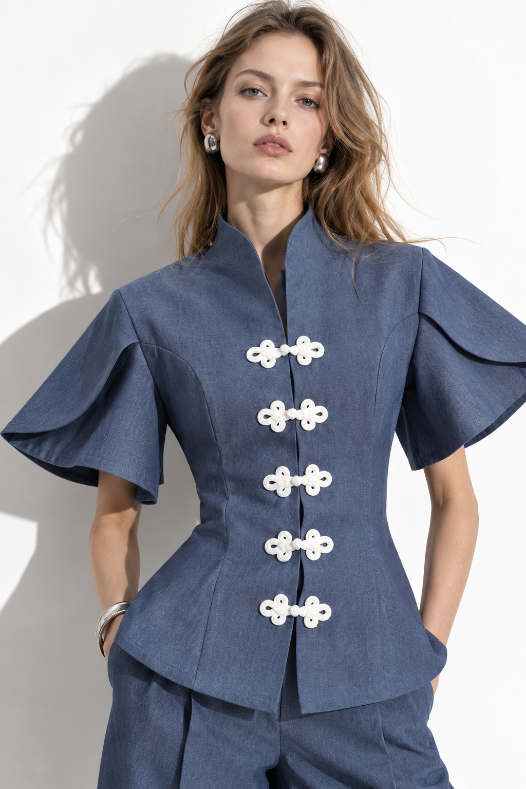 Completo in Denim con Top a Colletto Mandarino | Stile Orientale