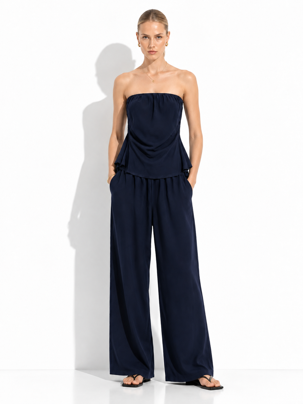 Completo con Top a Fascia e Gamba Larga | Stile Elegante