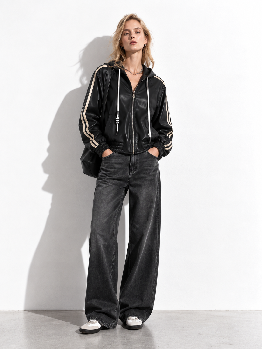 Giacca in Finta Pelle con Cappuccio e Zip | Stile Sporty