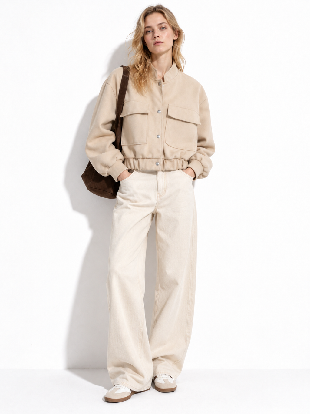 Giacca Corta con Collo Alto e Grandi Tasche | Stile Casual