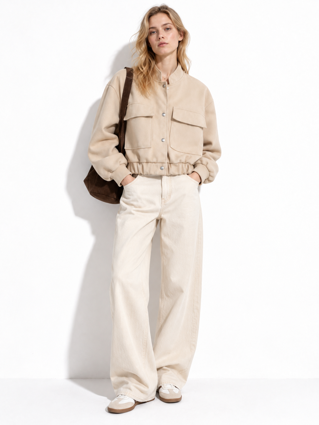 Giacca Corta con Collo Alto e Grandi Tasche | Stile Casual