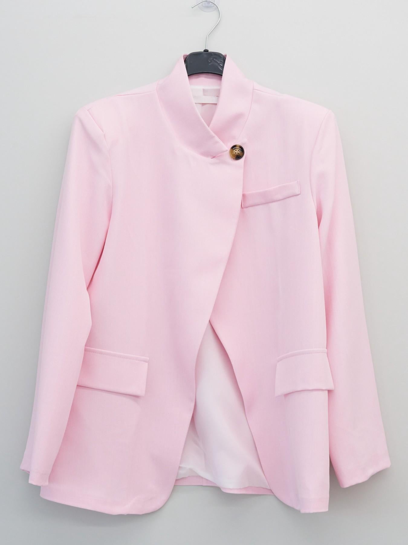 URBANREVERSE Blazer Elegant Structured Minimal Chic Tailored Jacket Smooth Fabric Light Comfortable Loose Fit Clean Design Modern Style Versatile Office Casual Daily Wear Feminine Silhouette Refined Look Made in Italy