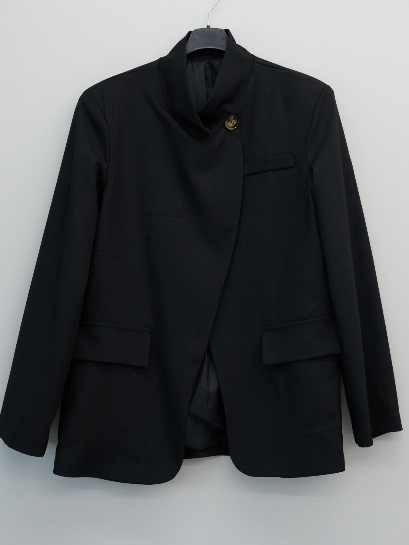 URBANREVERSE Blazer Elegant Structured Minimal Chic Tailored Jacket Smooth Fabric Light Comfortable Loose Fit Clean Design Modern Style Versatile Office Casual Daily Wear Feminine Silhouette Refined Look Made in Italy