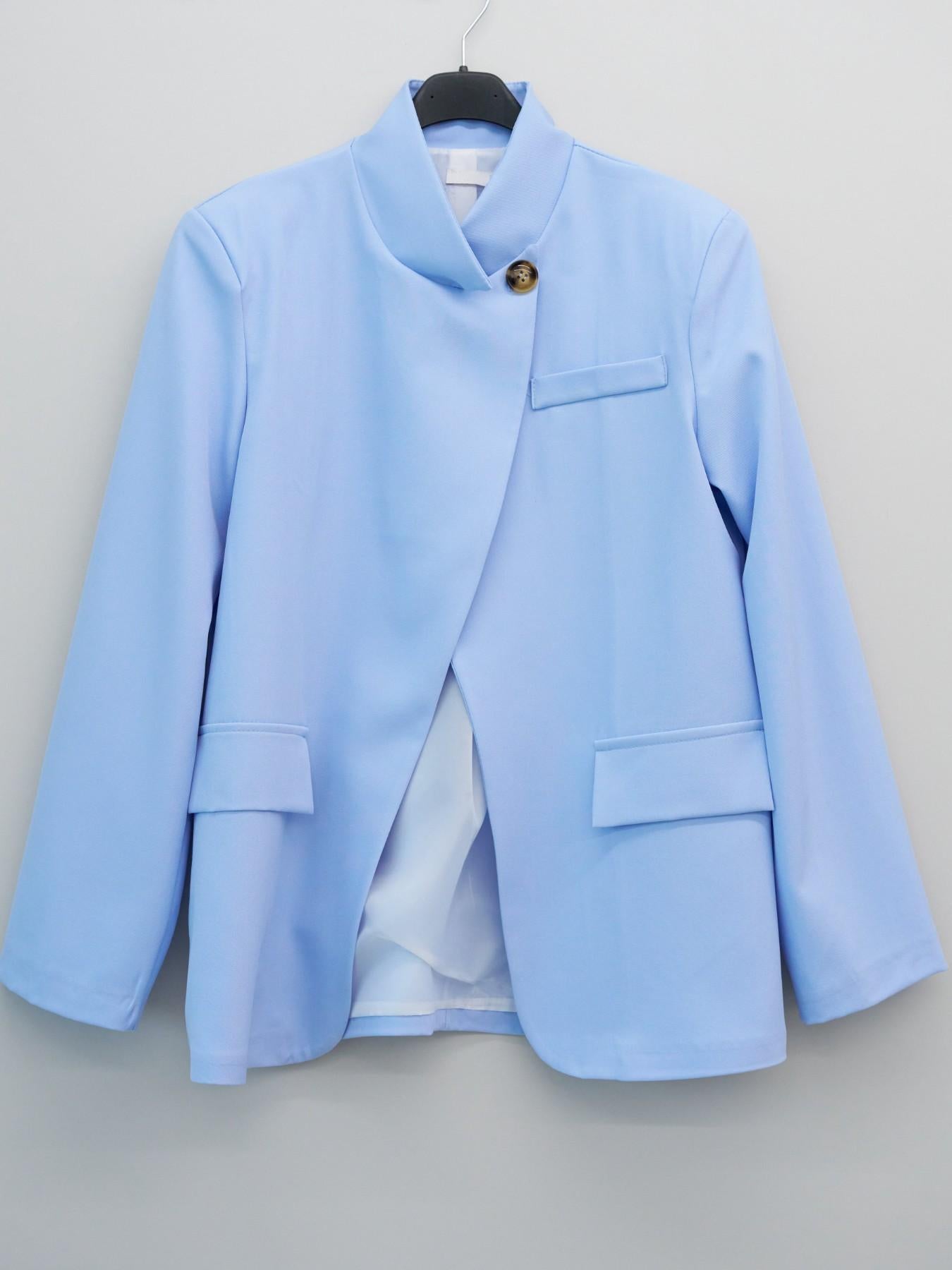 URBANREVERSE Blazer Elegant Structured Minimal Chic Tailored Jacket Smooth Fabric Light Comfortable Loose Fit Clean Design Modern Style Versatile Office Casual Daily Wear Feminine Silhouette Refined Look Made in Italy