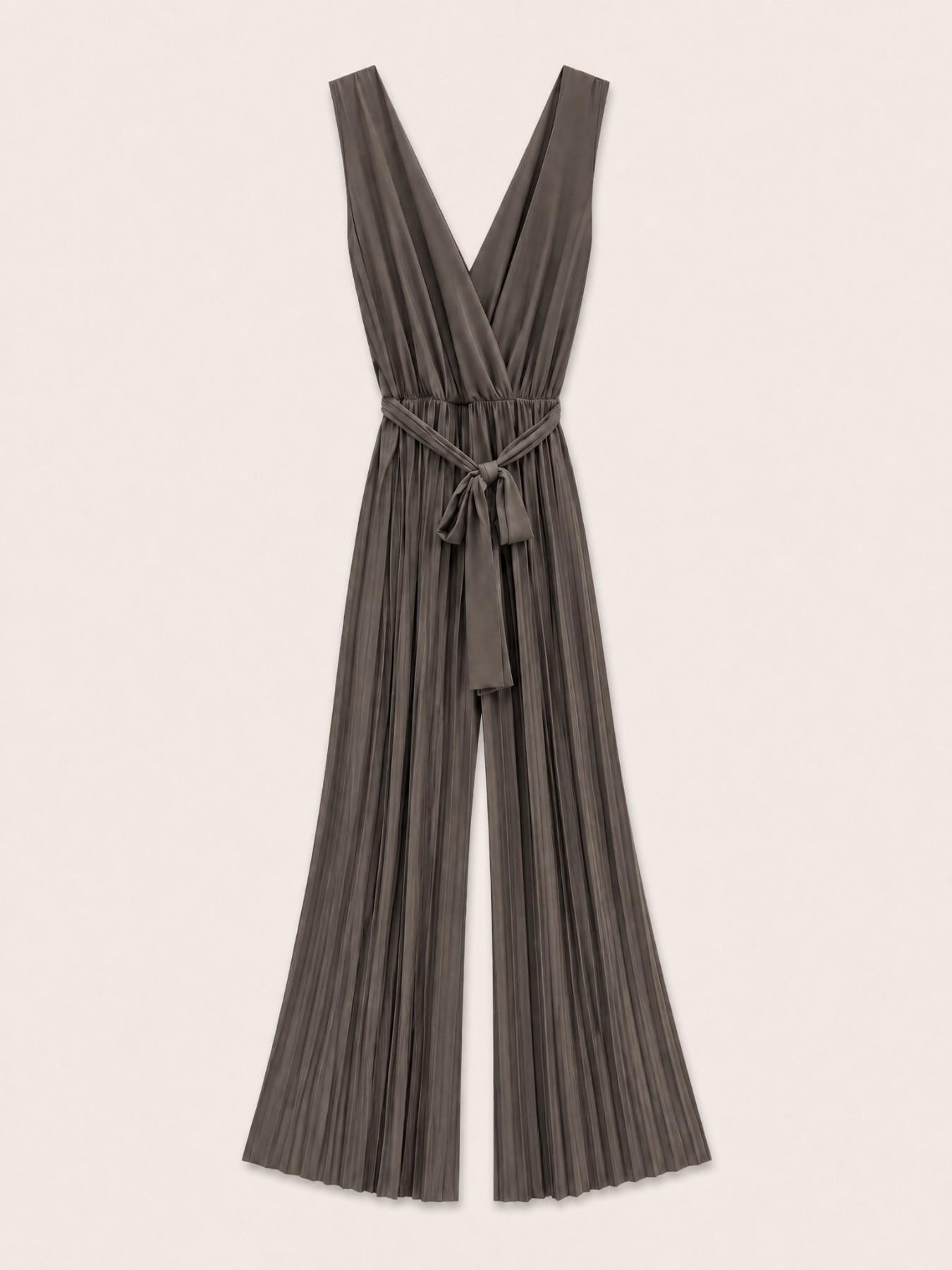 URBANREVERSE Women’s Sleeveless Pleated Jumpsuit Deep V Neck Wide Leg Jumpsuit Elegant Flowing Palazzo Style Belted Waist Minimal Luxury Soft Stretch Evening Party Chic Sophisticated Summer Occasion Outfit Lightweight Fashion Made in Italy