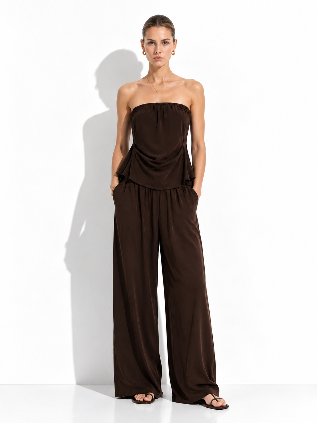 Completo con Top a Fascia e Gamba Larga | Stile Elegante