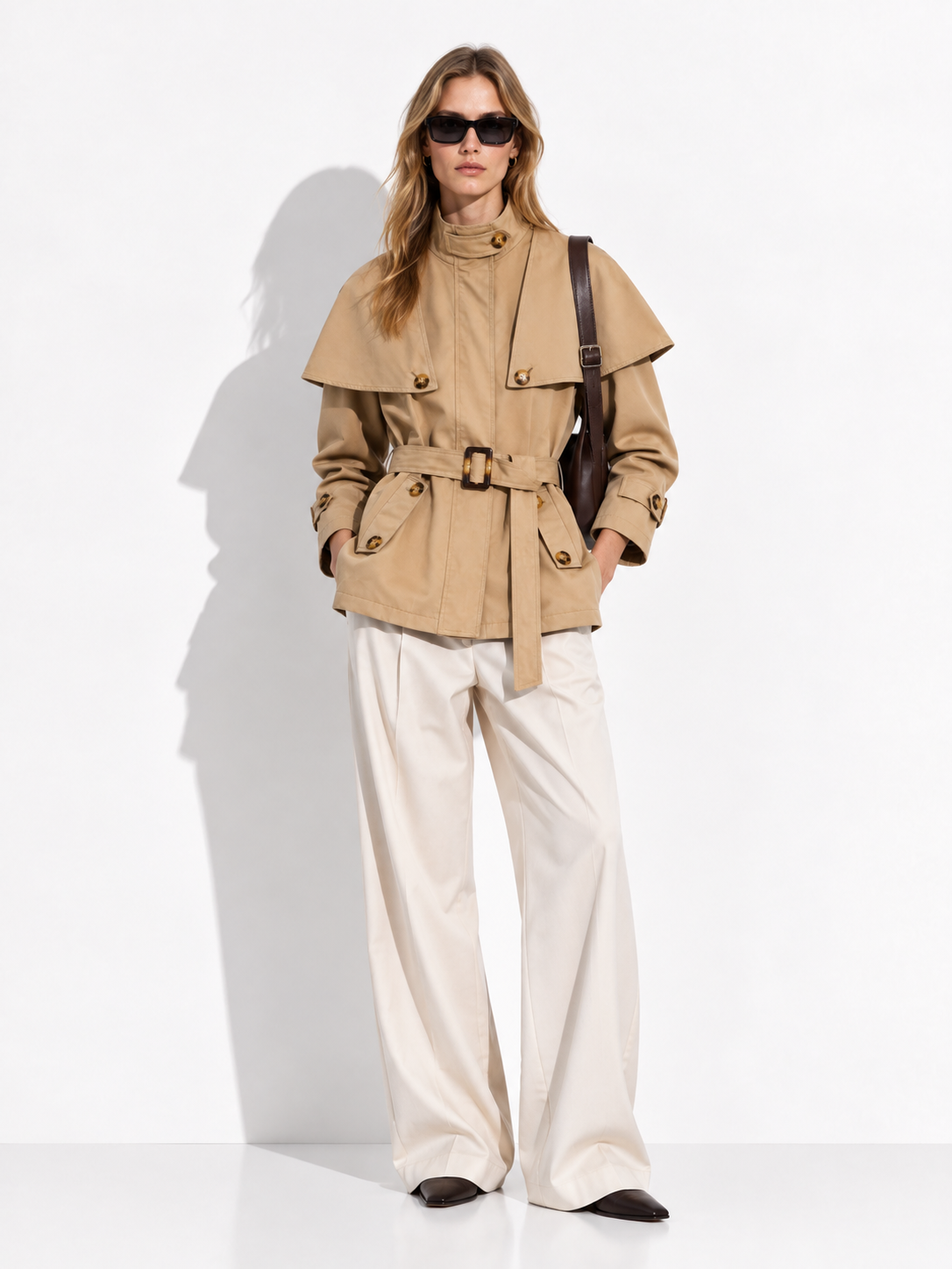 Cappotto Corto con Scollo Alto e Cintura | Stile Elegante