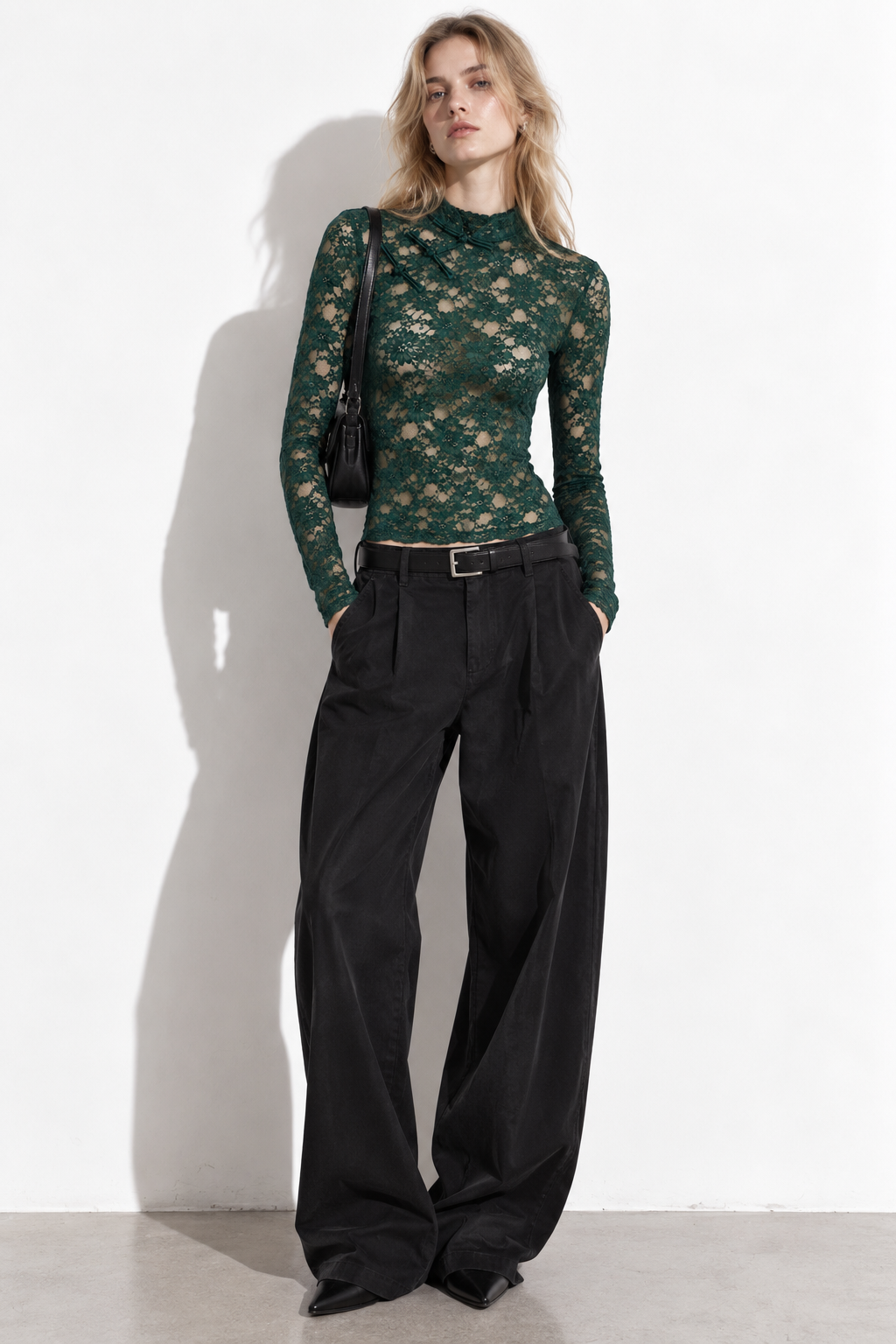 Top in Pizzo con Colletto Mandarino e Nodi | Stile Elegante