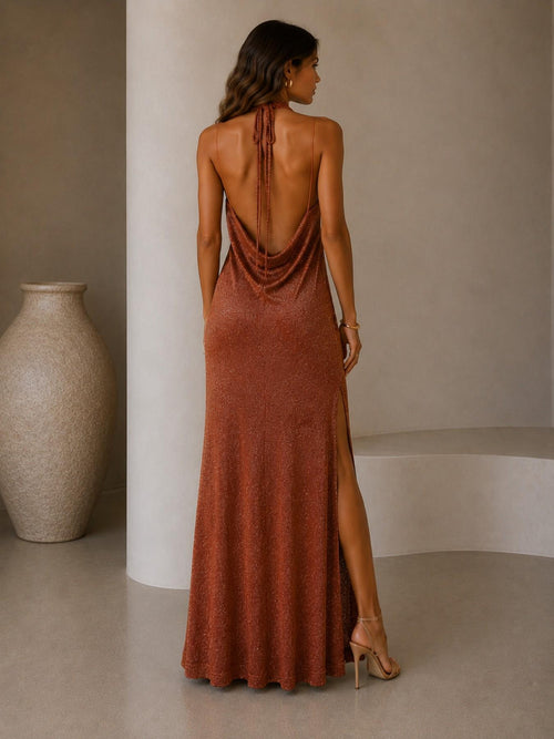 Abito Halter in Maglia Metallizzata con Schiena Nuda e Spacco