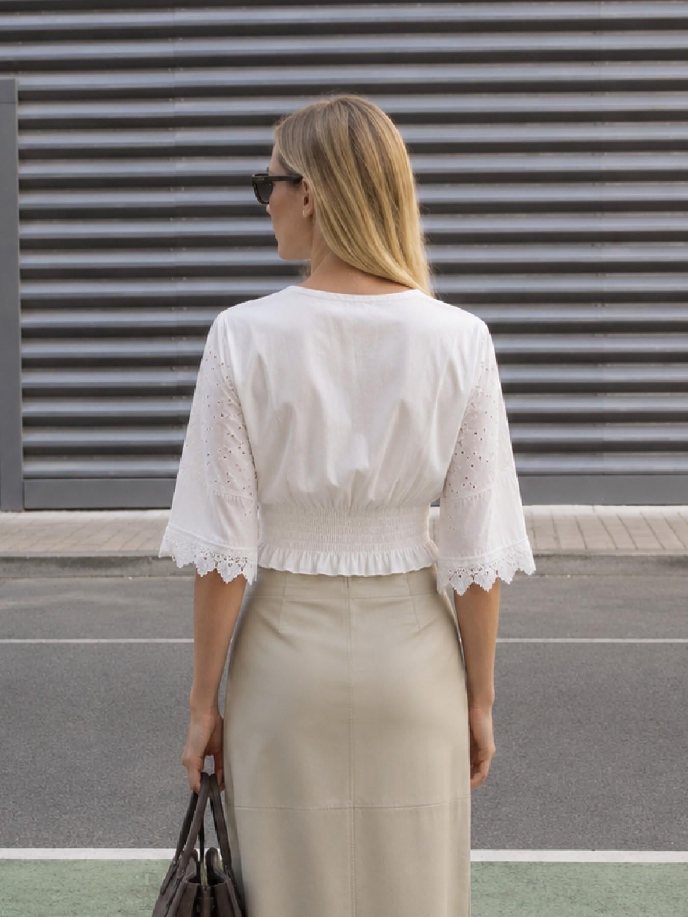 URBANREVERSE Women's White Broderie Anglaise Crop Blouse V Neck Embroidered Top Boho Summer Shirt Elastic Waist Lace Sleeve Beach Cover Up Made in Italy