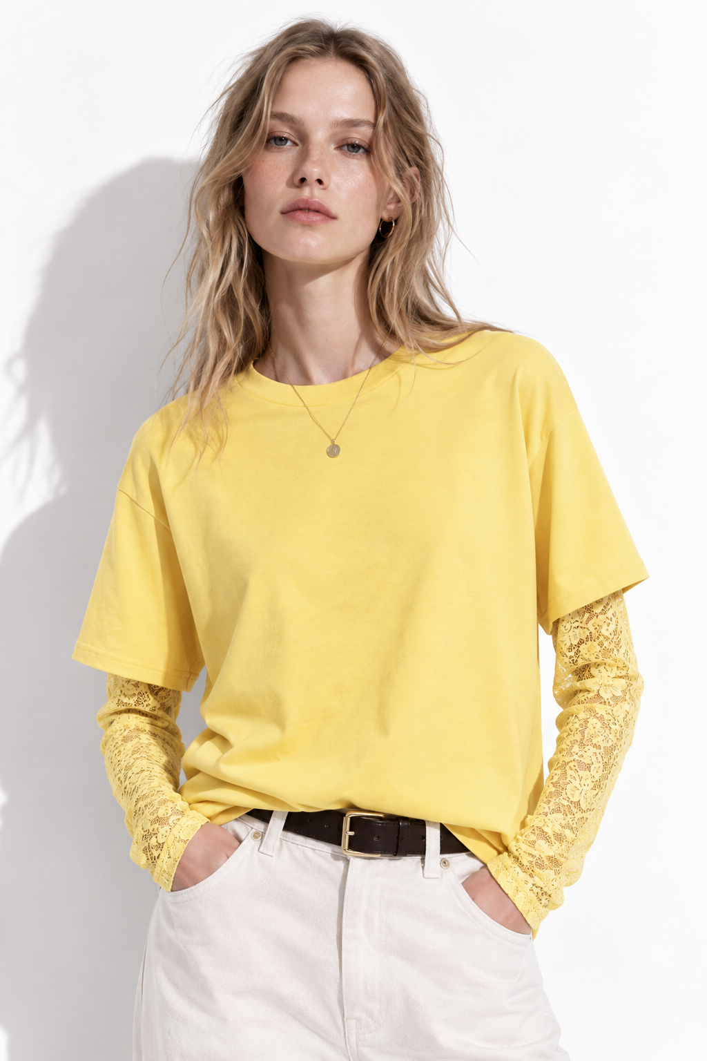Maglia con Maniche in Pizzo e Girocollo