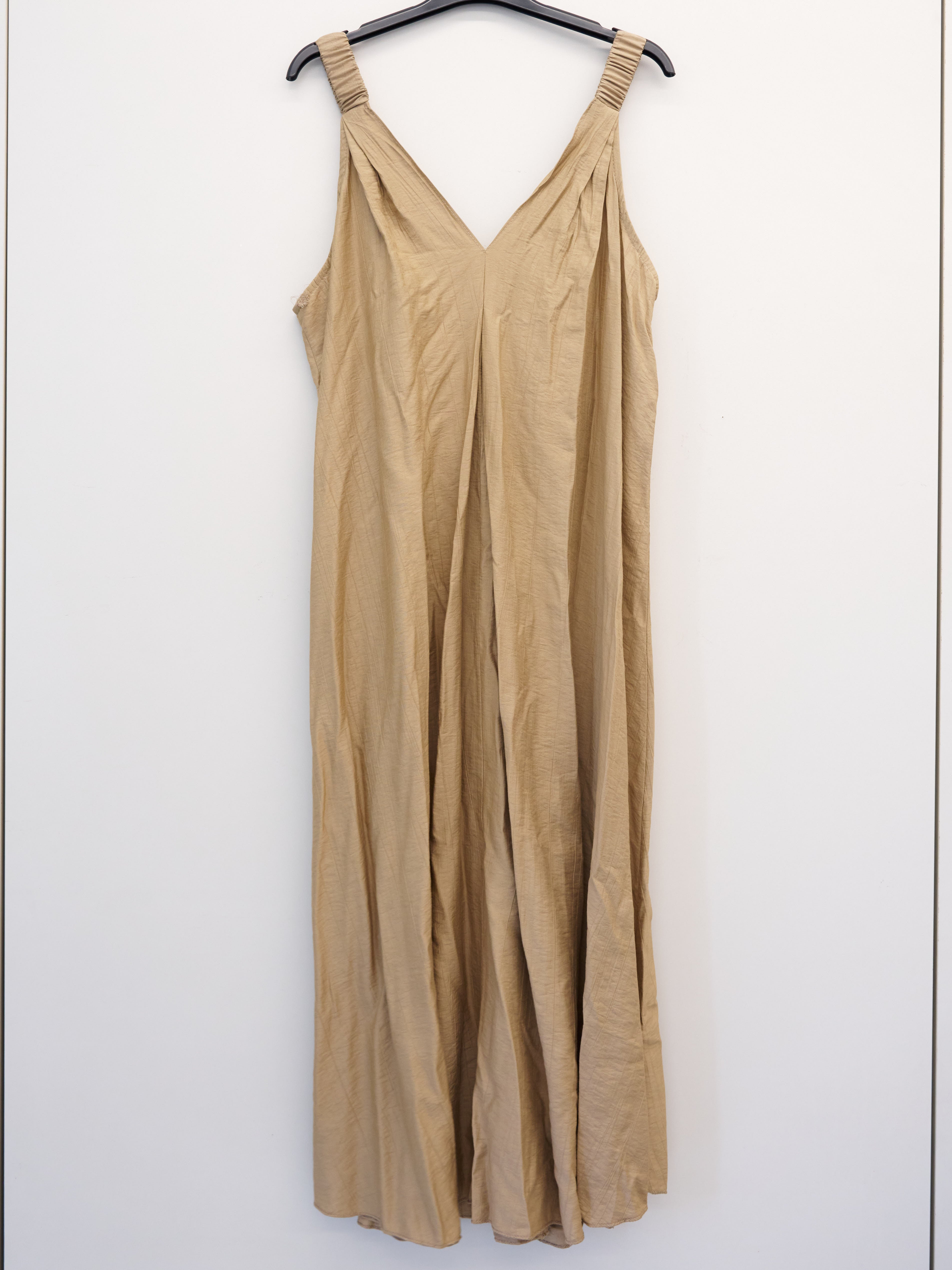 URBANREVERSE Women’s Flowy Maxi Dress Sleeveless V Neck Loose Fit Dress Relaxed Minimal Chic Lightweight Summer Dress Soft Draped Silhouette Casual Vacation Beach Style Comfortable Everyday Fashion Made in Italy