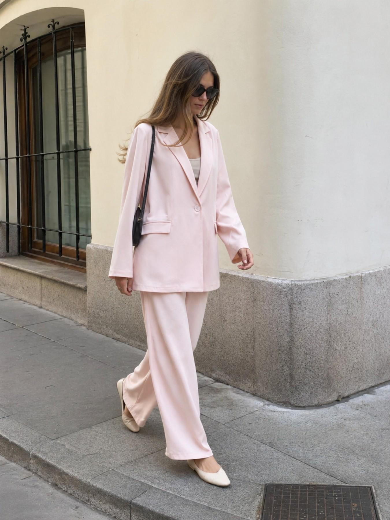 URBANREVERSE Two Piece Tailored Suit Oversize Set Blazer Wide Leg Pants Coord Tailleur Elegant Minimal Chic Fashion Tchic Relaxed Fit Smart Casual Office Fluid Silhouette Lightweight Coordinated Set Womenswear Woman Spring Summer 2026 Made in Italy