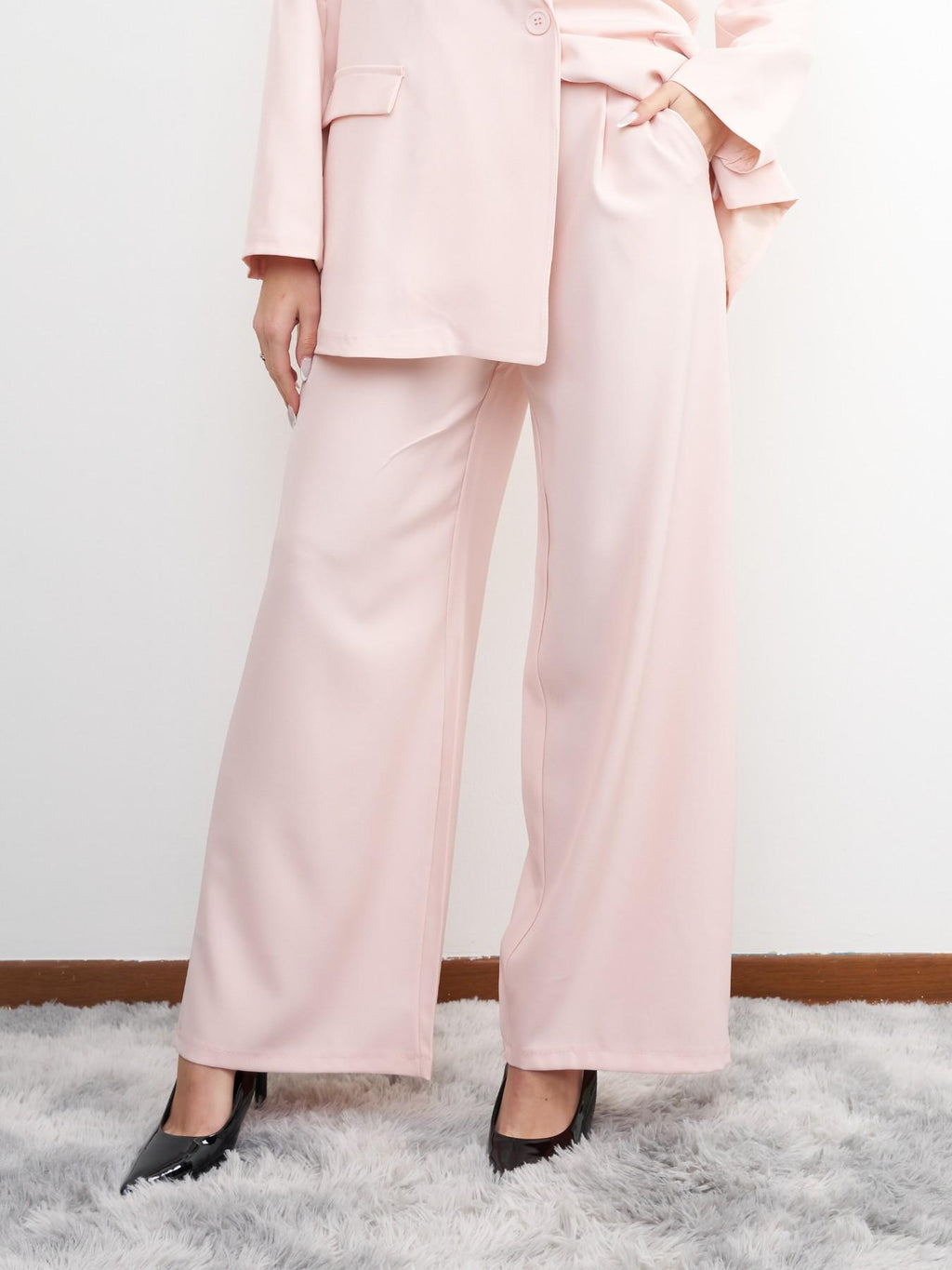 URBANREVERSE Two Piece Tailored Suit Oversize Set Blazer Wide Leg Pants Coord Tailleur Elegant Minimal Chic Fashion Tchic Relaxed Fit Smart Casual Office Fluid Silhouette Lightweight Coordinated Set Womenswear Woman Spring Summer 2026 Made in Italy