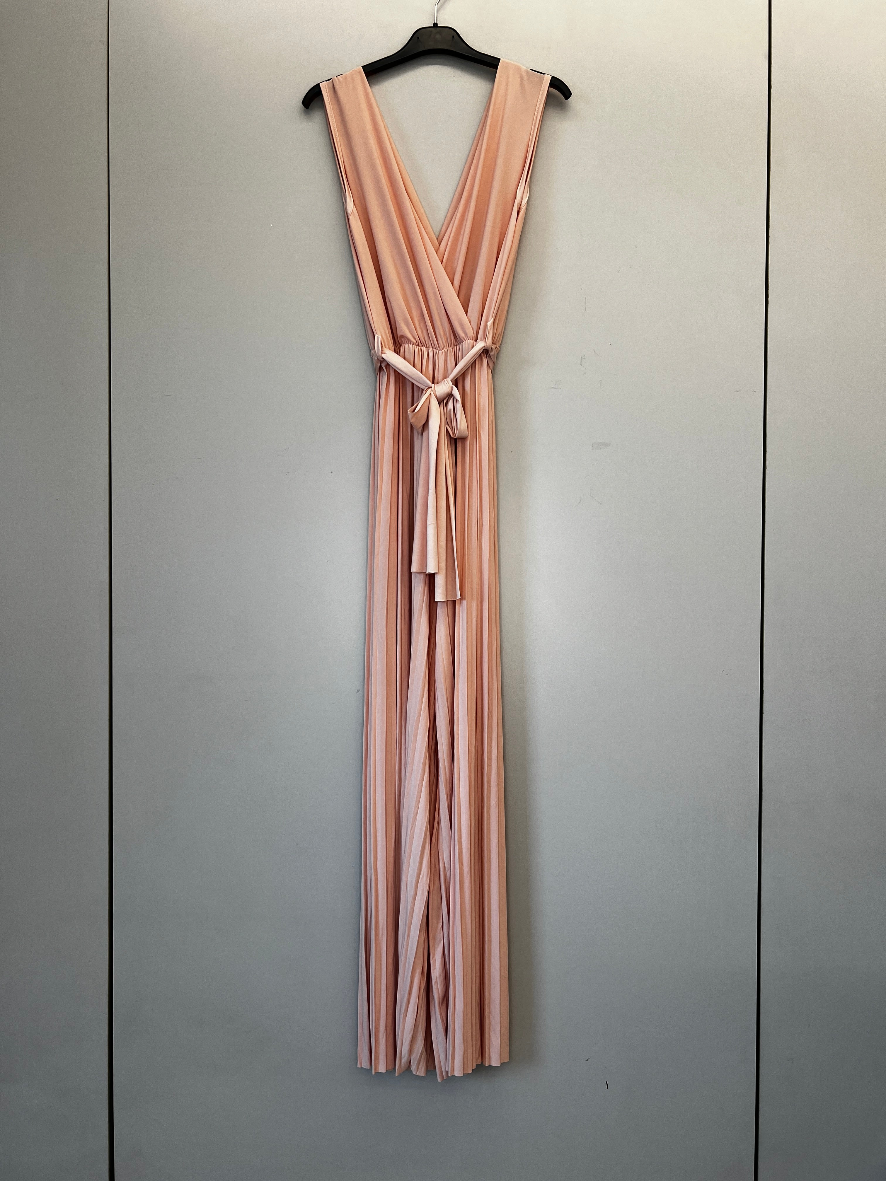 URBANREVERSE Women’s Sleeveless Pleated Jumpsuit Deep V Neck Wide Leg Jumpsuit Elegant Flowing Palazzo Style Belted Waist Minimal Luxury Soft Stretch Evening Party Chic Sophisticated Summer Occasion Outfit Lightweight Fashion Made in Italy