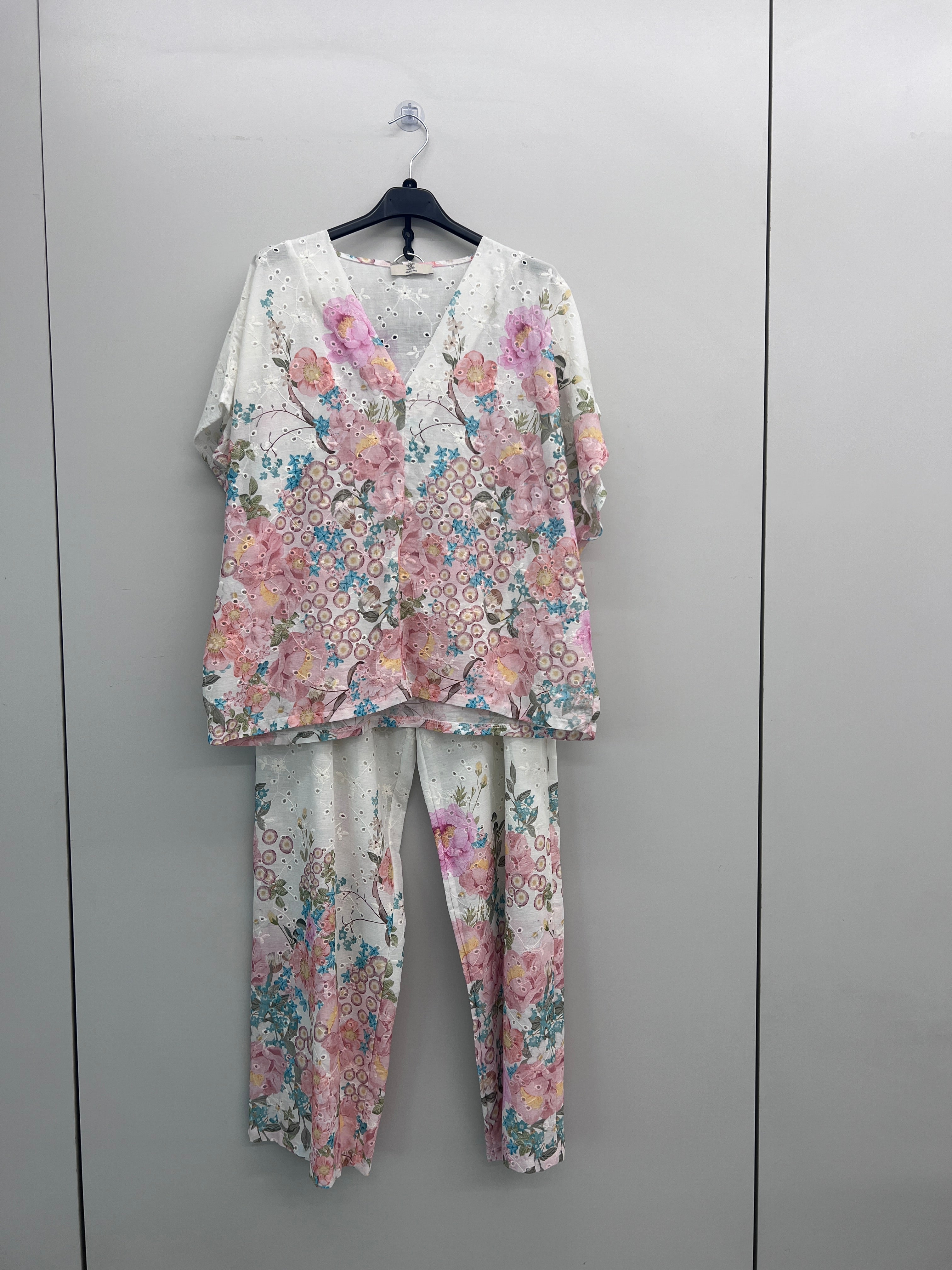 URBANREVERSE Women's Floral Cotton Co Ord Set Broderie Anglaise Wide Leg Trousers and Oversized Blouse Summer Boho Outfit Romantic Pink Blossom Print Cottagecore Garden Floral Resort Wear Lightweight Elegant Matching Set with Watercolor Made in Italy