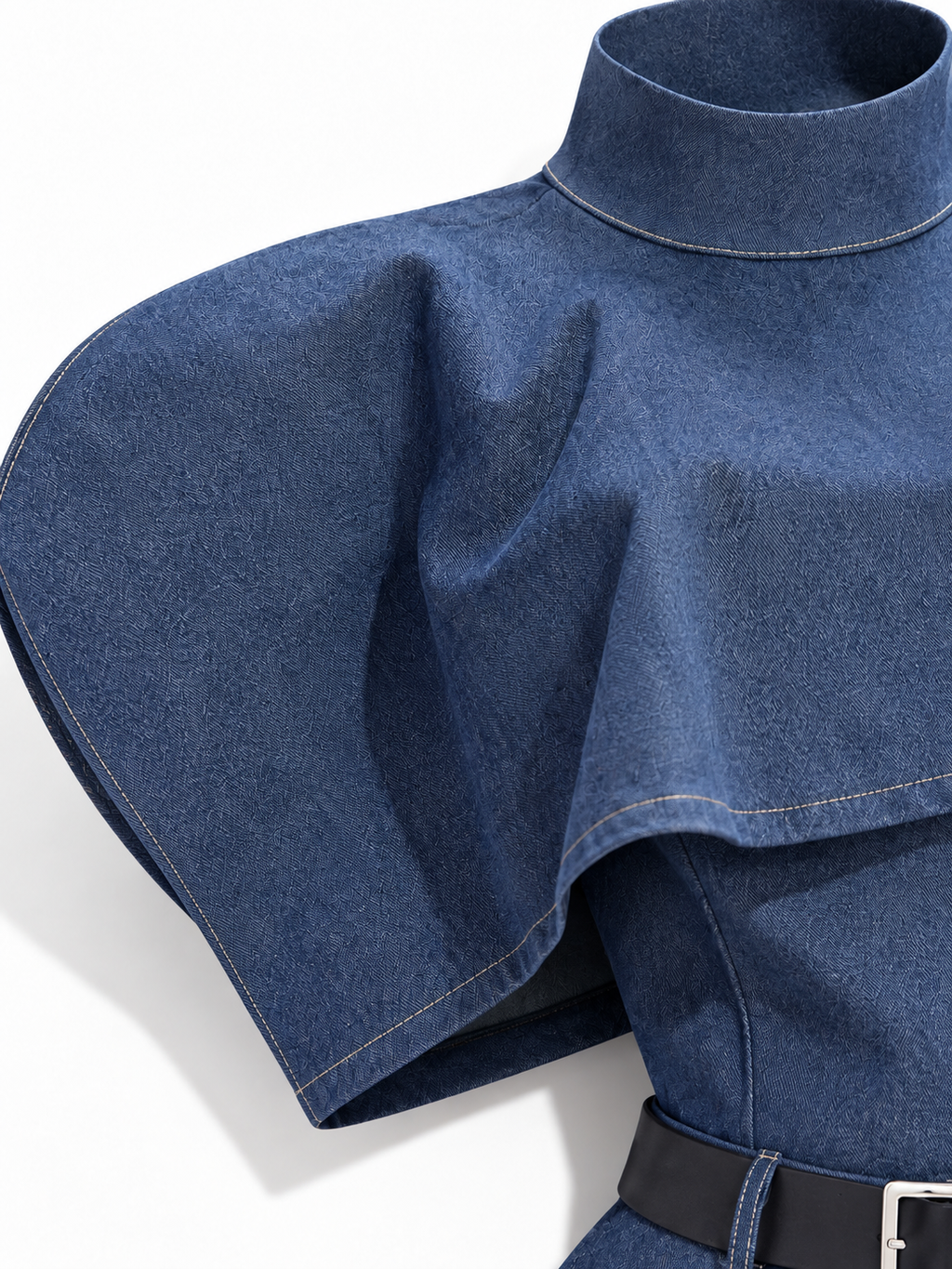 Completo in Denim con Top a Mantella e Shorts | Stile Moderno
