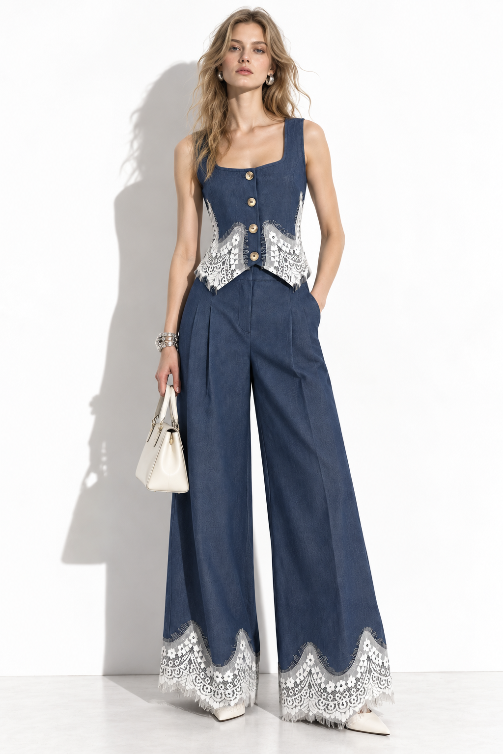 Completo in Denim con Gilet e Pizzo | Stile Femminile